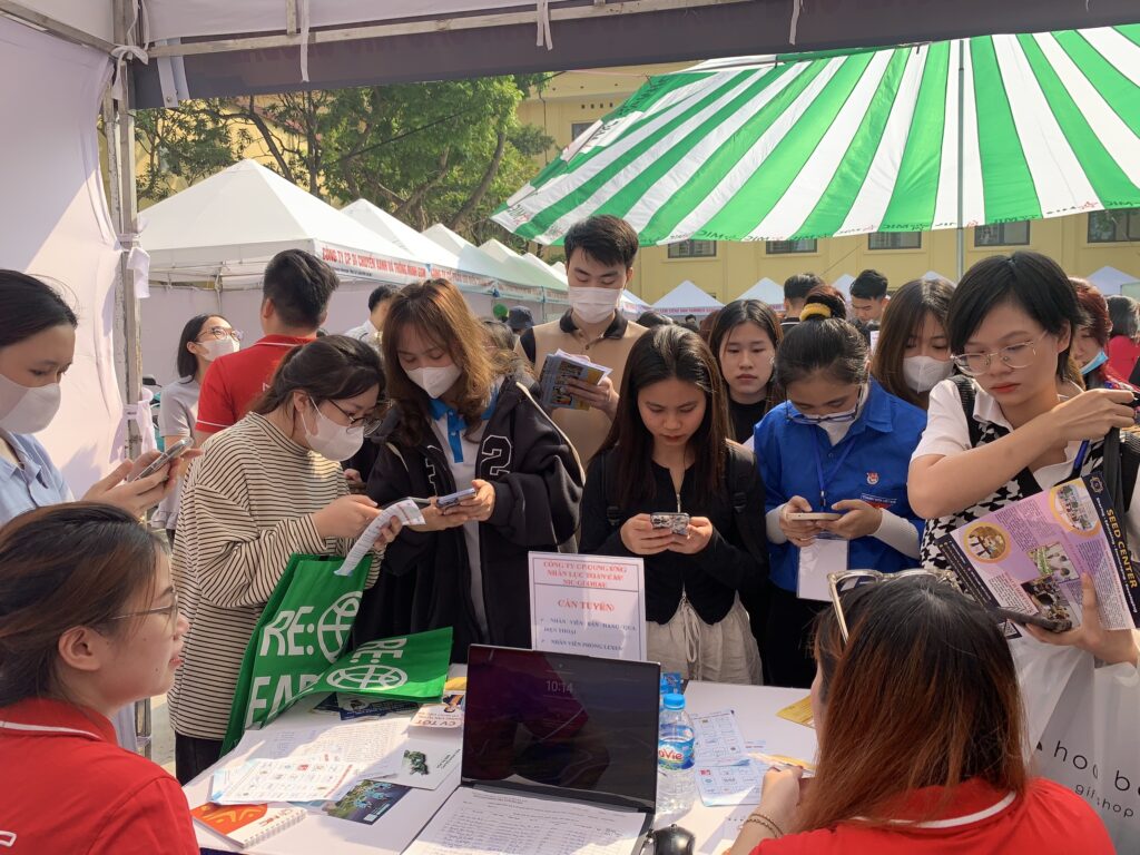 students attend job fair, hr experts giving advises about future career 